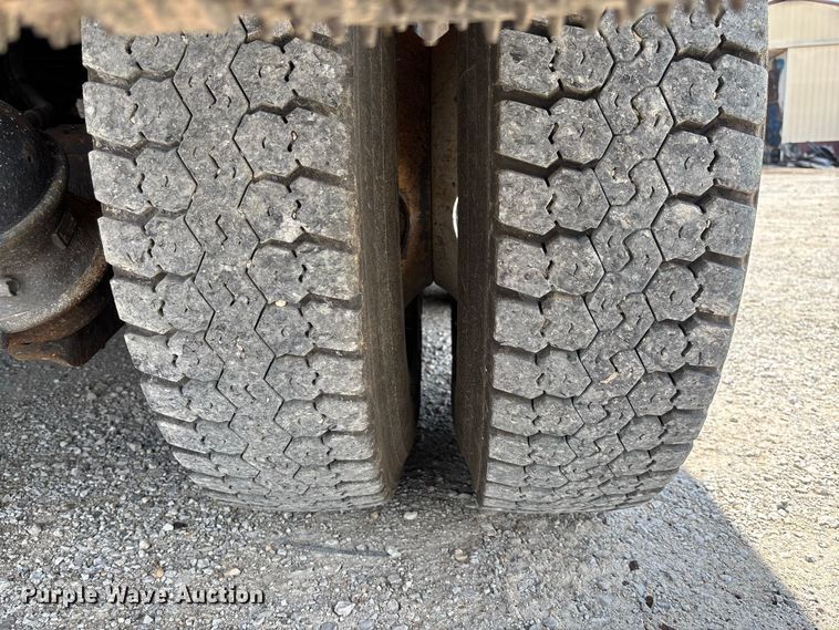 image for item DZ4618 2010 International  7400 dump truck