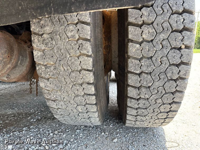 image for item DZ4618 2010 International  7400 dump truck
