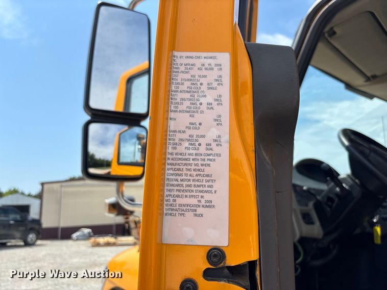 image for item DZ4618 2010 International  7400 dump truck