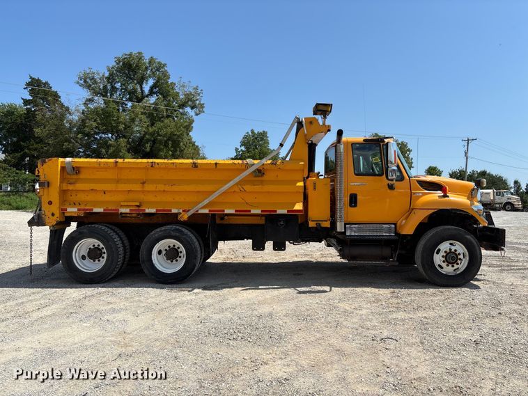 image for item DZ4619 2011 International  7400 dump truck
