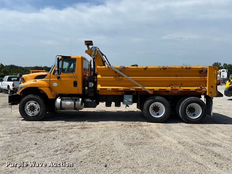 image for item DZ4619 2011 International  7400 dump truck