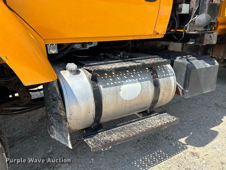 image for item DZ4619 2011 International  7400 dump truck