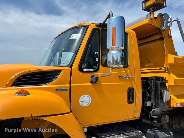 image for item DZ4619 2011 International  7400 dump truck