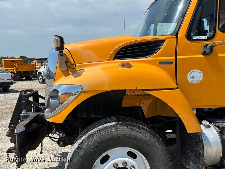 image for item DZ4619 2011 International  7400 dump truck