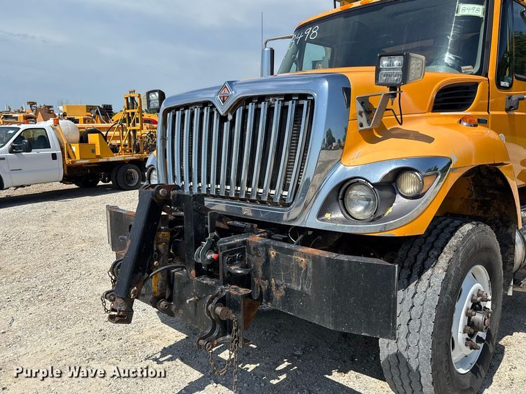 image for item DZ4619 2011 International  7400 dump truck