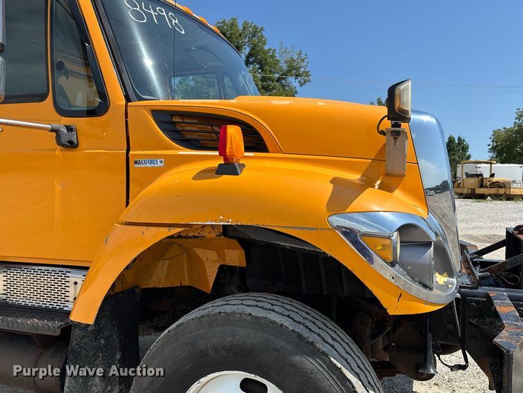 image for item DZ4619 2011 International  7400 dump truck