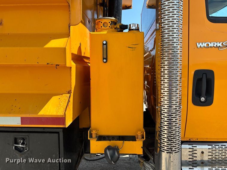 image for item DZ4619 2011 International  7400 dump truck