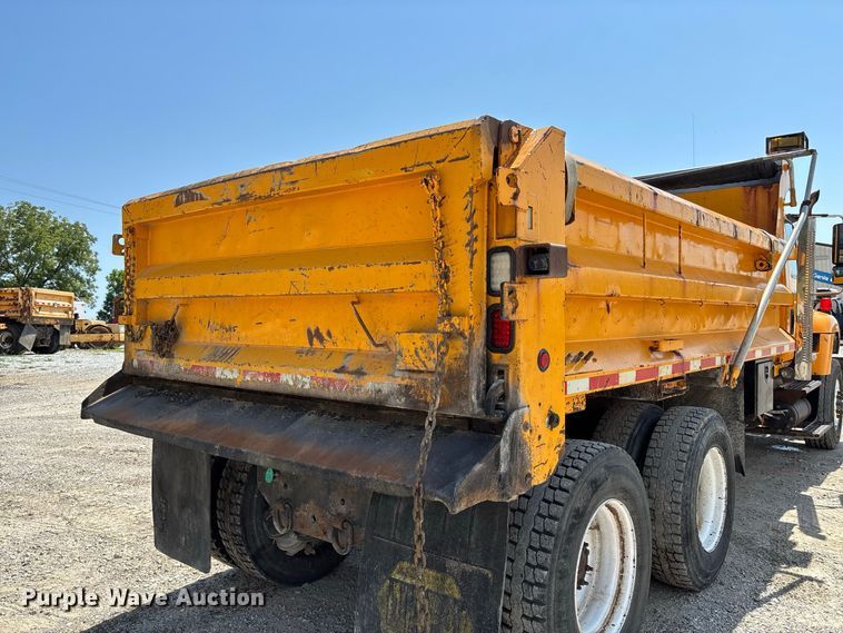 image for item DZ4619 2011 International  7400 dump truck