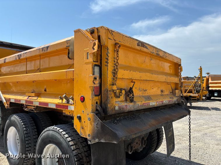 image for item DZ4619 2011 International  7400 dump truck