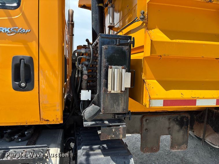 image for item DZ4619 2011 International  7400 dump truck