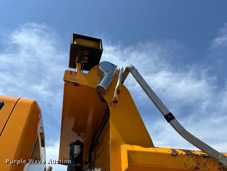 image for item DZ4619 2011 International  7400 dump truck