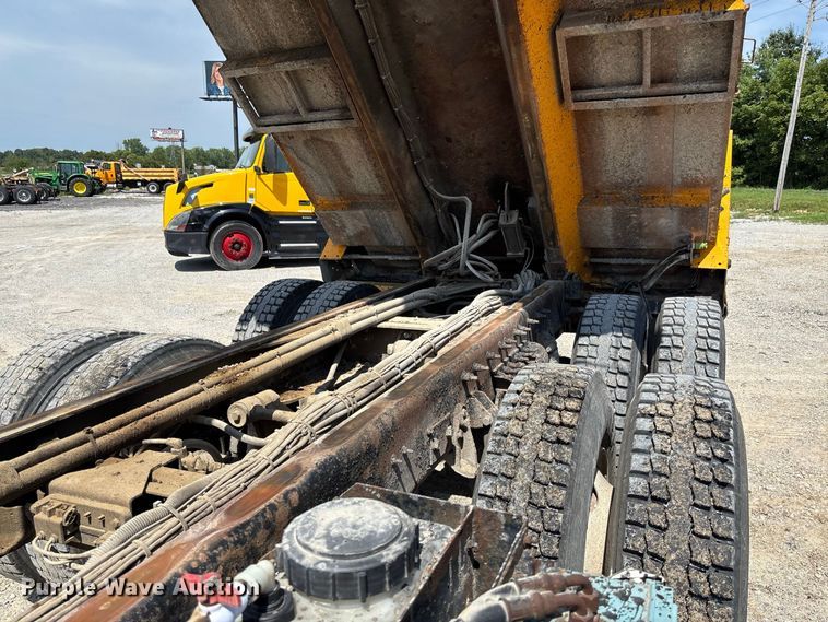 image for item DZ4619 2011 International  7400 dump truck