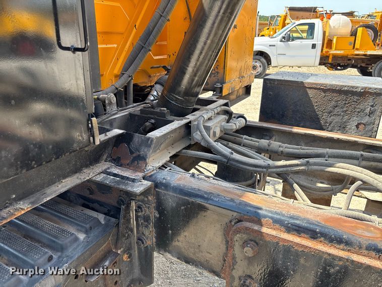 image for item DZ4619 2011 International  7400 dump truck