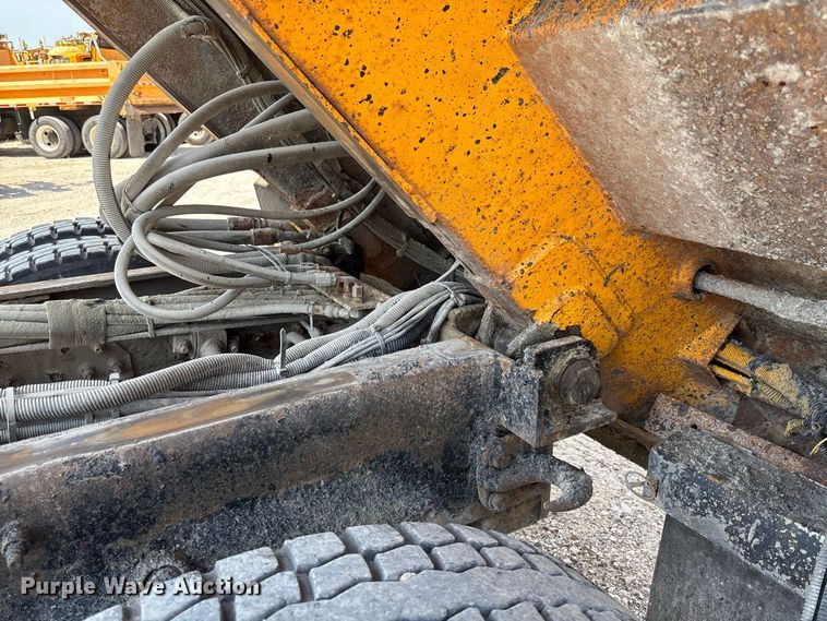 image for item DZ4619 2011 International  7400 dump truck