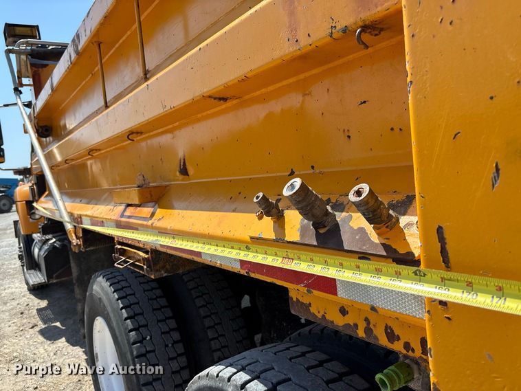 image for item DZ4619 2011 International  7400 dump truck