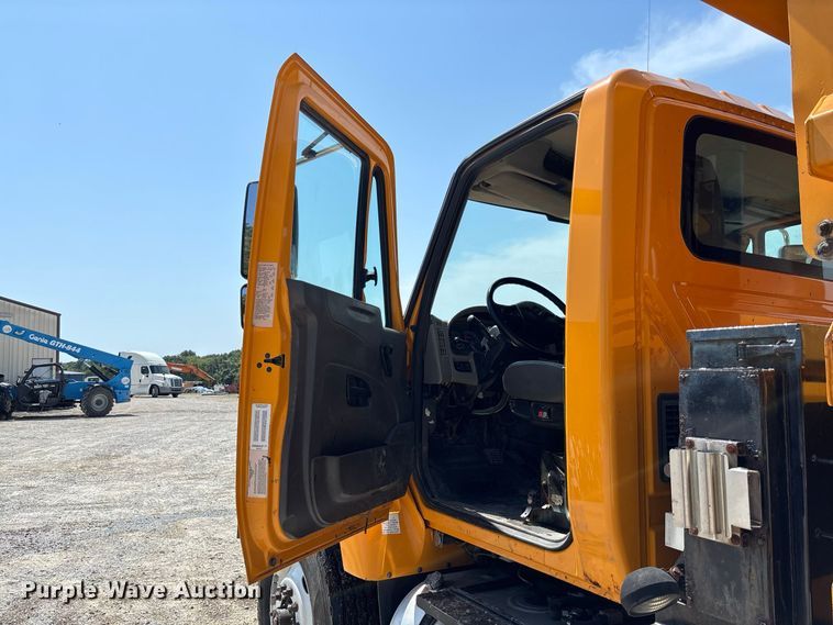image for item DZ4619 2011 International  7400 dump truck