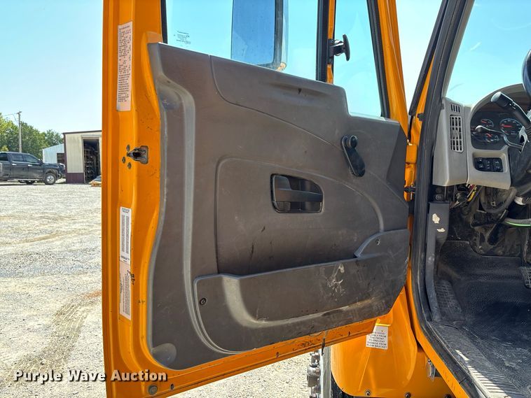 image for item DZ4619 2011 International  7400 dump truck