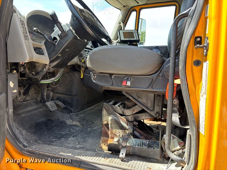 image for item DZ4619 2011 International  7400 dump truck