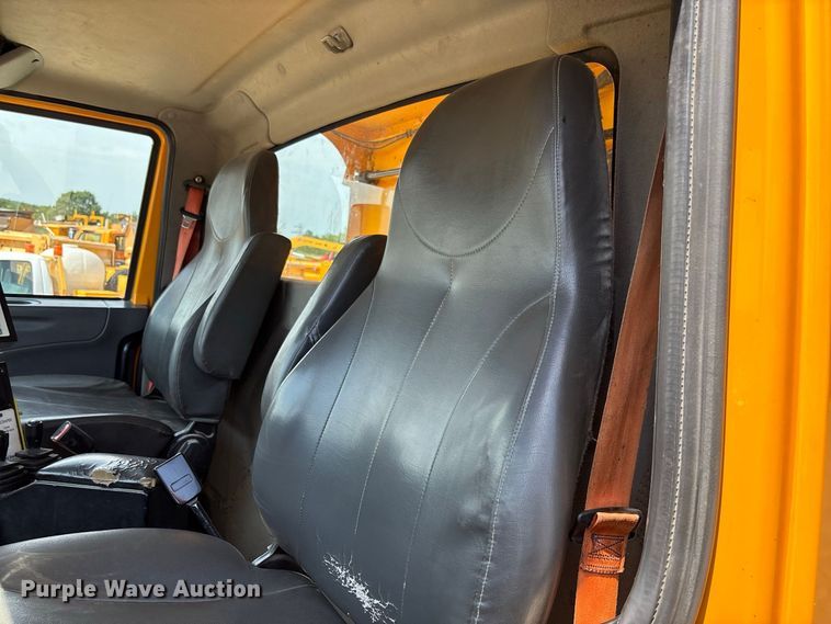 image for item DZ4619 2011 International  7400 dump truck