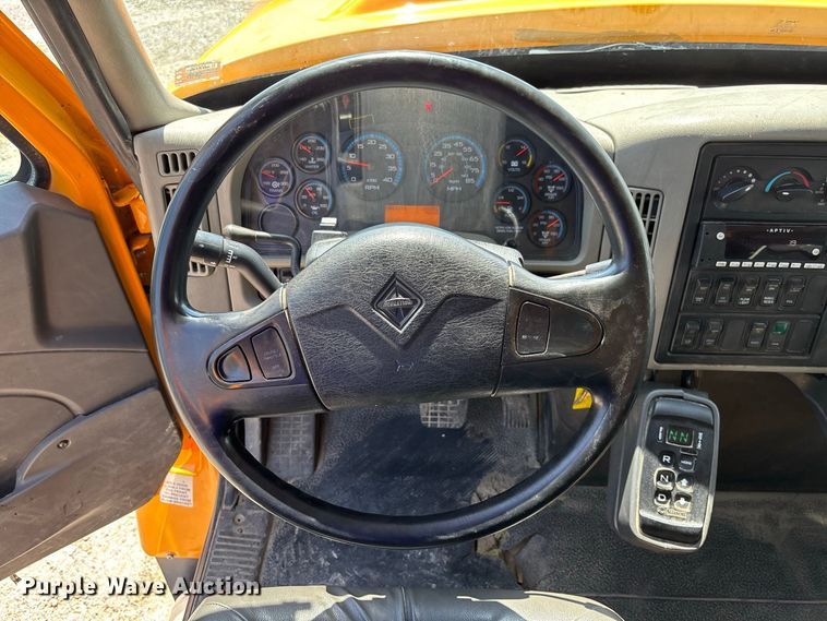 image for item DZ4619 2011 International  7400 dump truck