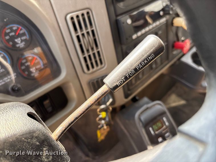 image for item DZ4619 2011 International  7400 dump truck