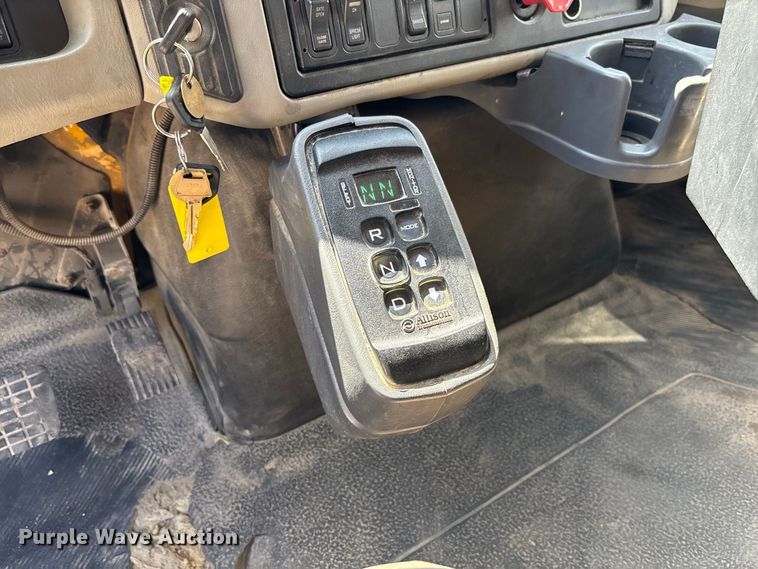image for item DZ4619 2011 International  7400 dump truck