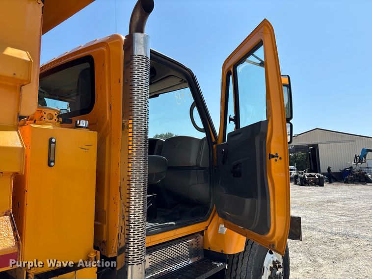 image for item DZ4619 2011 International  7400 dump truck