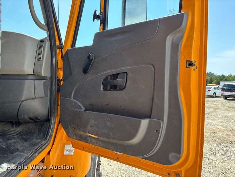 image for item DZ4619 2011 International  7400 dump truck