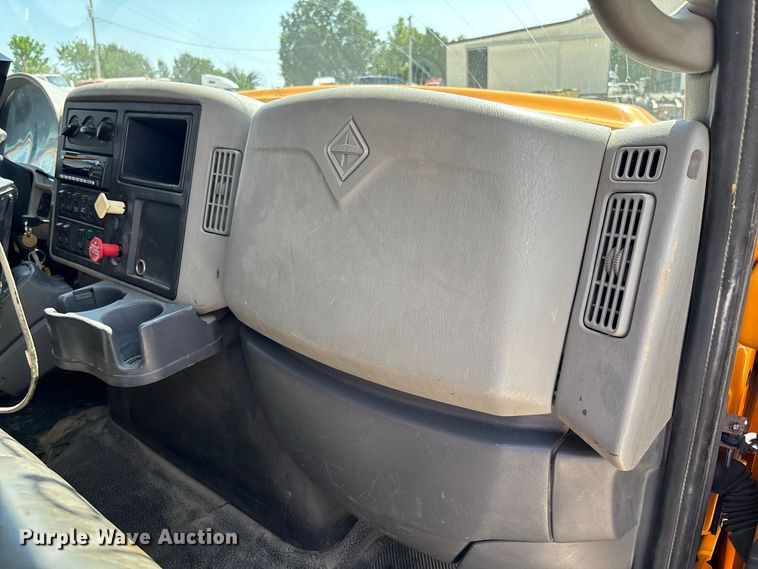 image for item DZ4619 2011 International  7400 dump truck