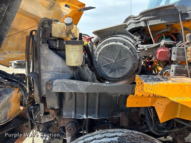 image for item DZ4619 2011 International  7400 dump truck