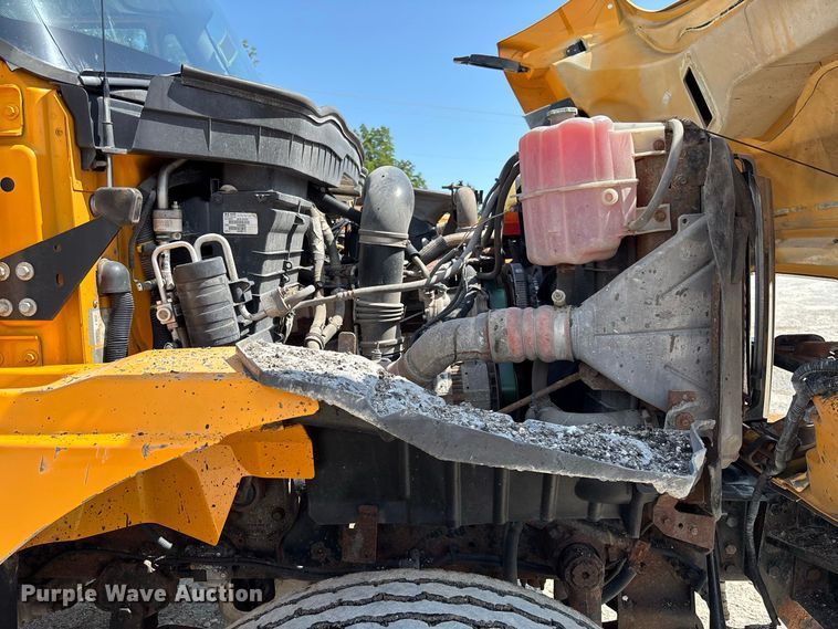 image for item DZ4619 2011 International  7400 dump truck