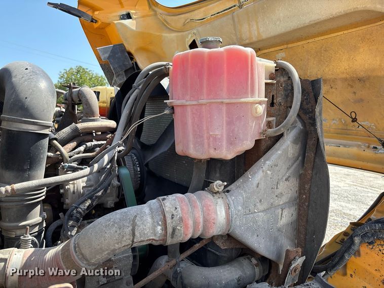image for item DZ4619 2011 International  7400 dump truck