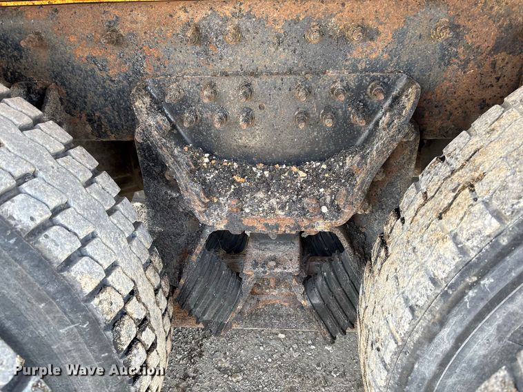 image for item DZ4619 2011 International  7400 dump truck