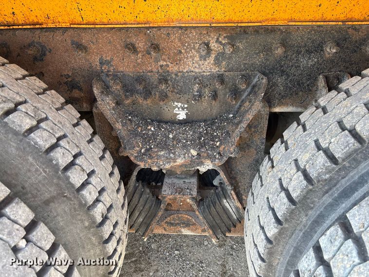 image for item DZ4619 2011 International  7400 dump truck