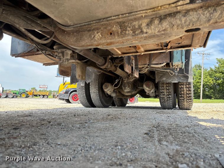 image for item DZ4619 2011 International  7400 dump truck