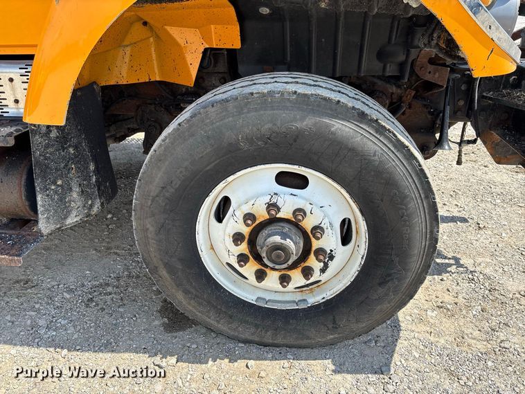 image for item DZ4619 2011 International  7400 dump truck