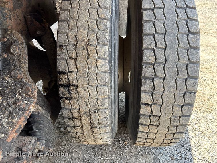 image for item DZ4619 2011 International  7400 dump truck