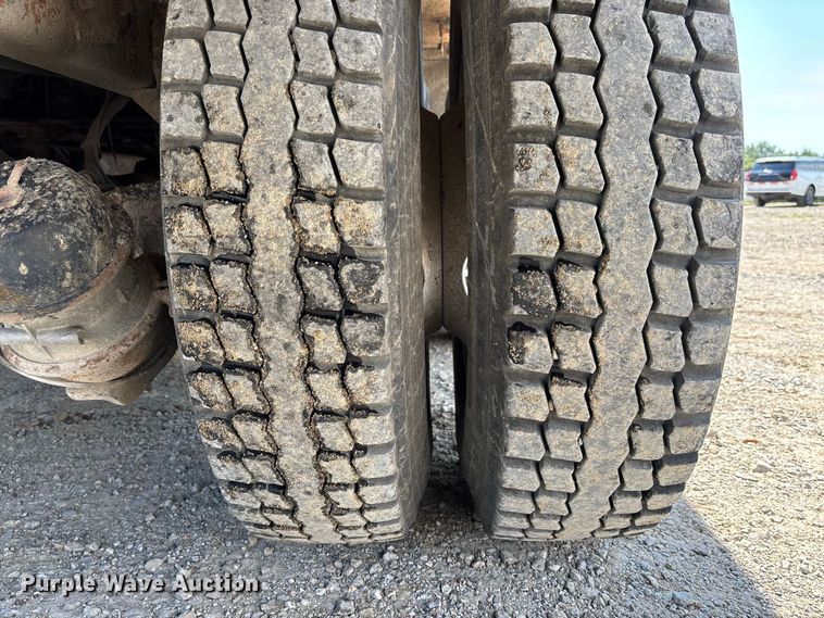 image for item DZ4619 2011 International  7400 dump truck