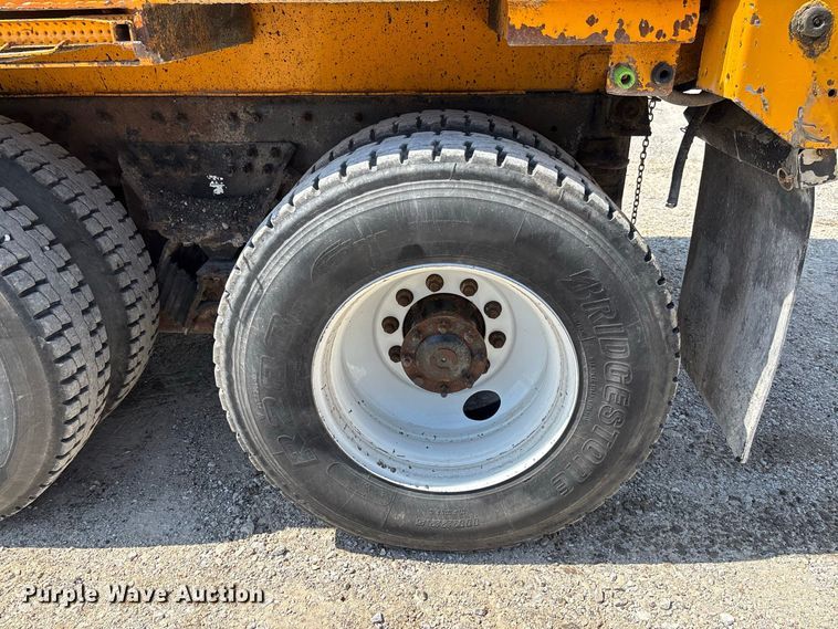 image for item DZ4619 2011 International  7400 dump truck