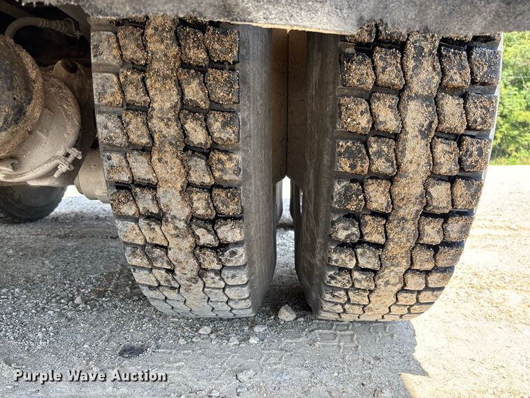 image for item DZ4619 2011 International  7400 dump truck