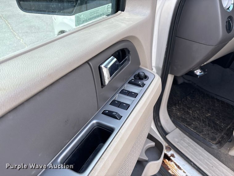 image for item DZ4623 2008 Ford Expedition XLT SUV