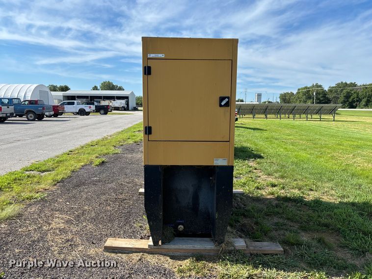 image for item DZ4624 2003 Olympian D50P3 generator