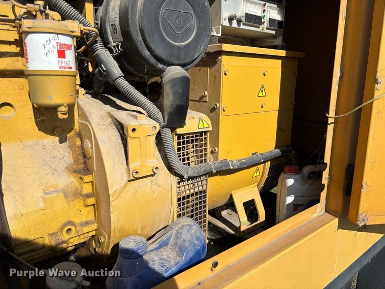 image for item DZ4624 2003 Olympian D50P3 generator