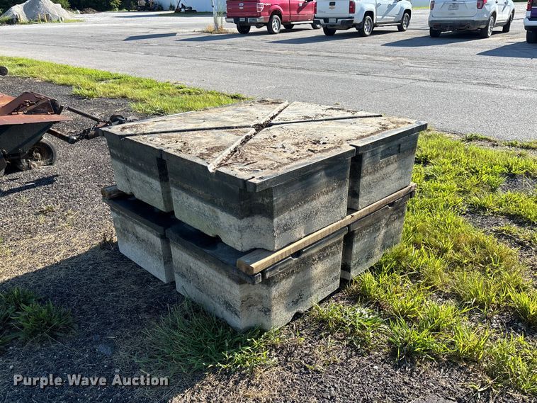 image for item DZ4626 (2) boat dock floats