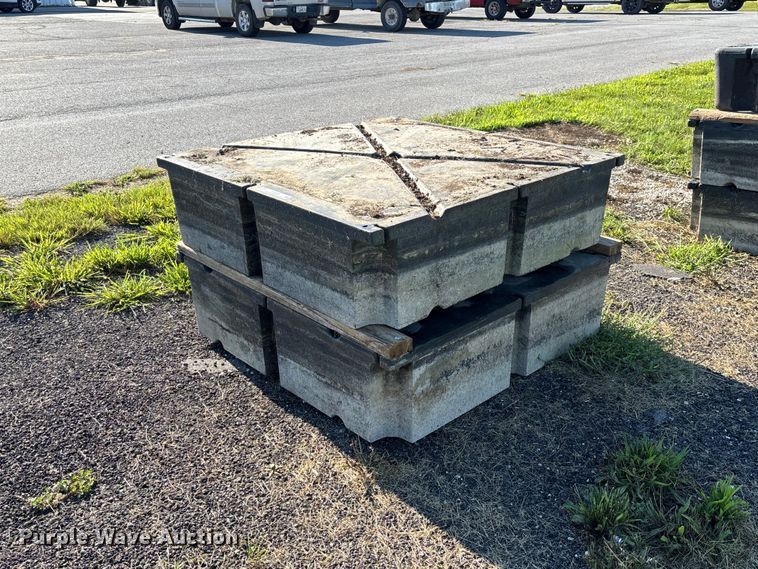 image for item DZ4626 (2) boat dock floats