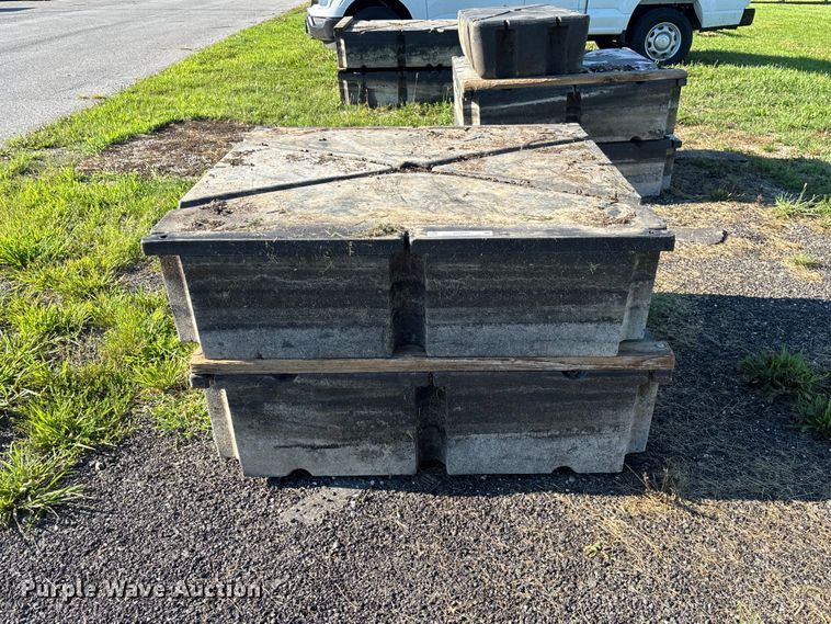 image for item DZ4626 (2) boat dock floats