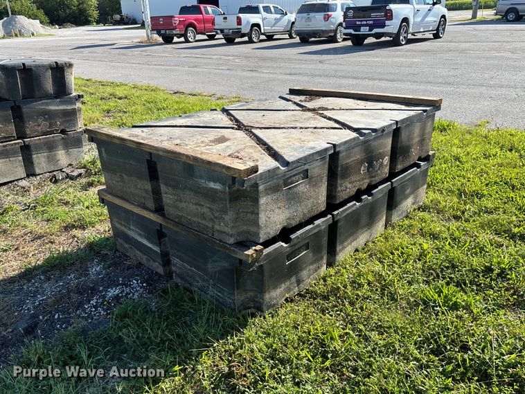 image for item DZ4628 (2) boat dock floats