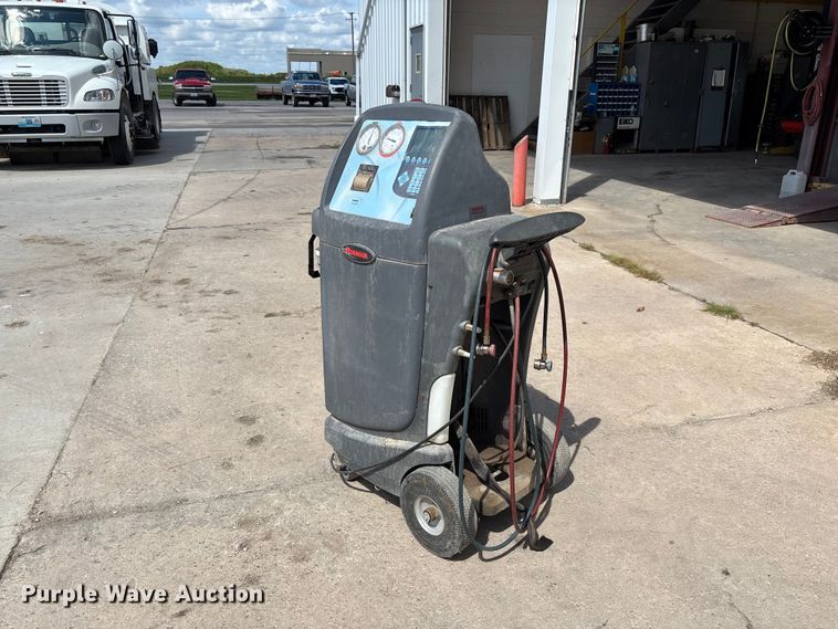 image for item DZ4635 2016 Robinair 34988 refrigerant recovery recycling machine