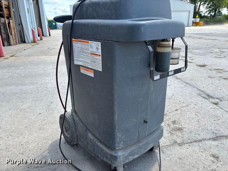 image for item DZ4635 2016 Robinair 34988 refrigerant recovery recycling machine