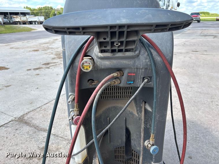image for item DZ4635 2016 Robinair 34988 refrigerant recovery recycling machine